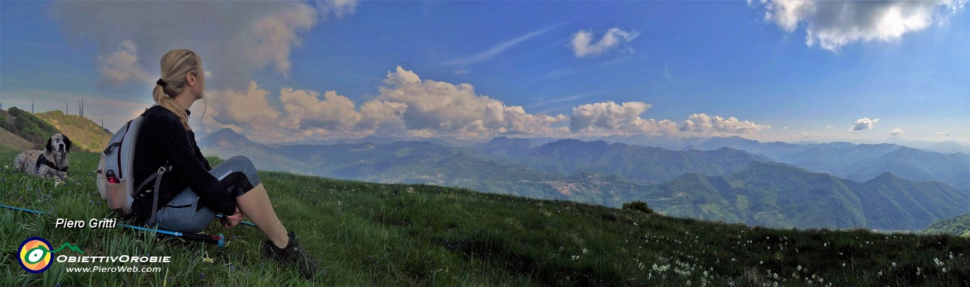 33 In attesa che ritorni il sole sopra di noi ci godiamo il panorama.jpg